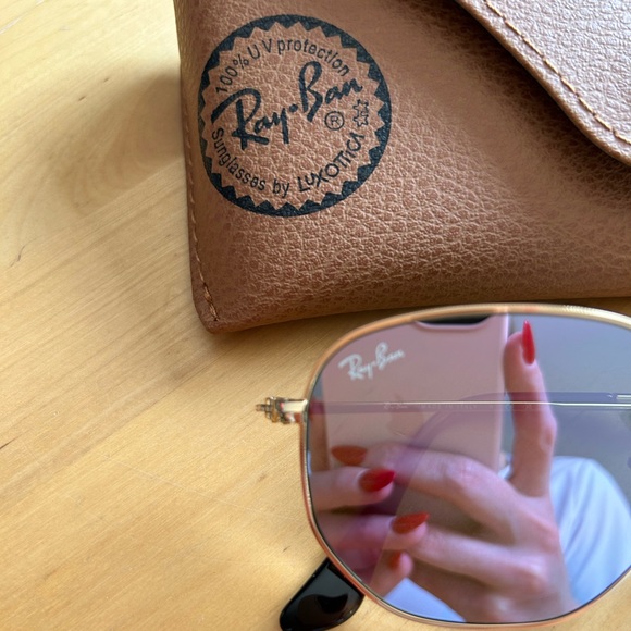 RAY-BAN Gold lenses with blue light flash mirror
RB3548N Hexagonal Flat Lenses - Picture 2 of 10